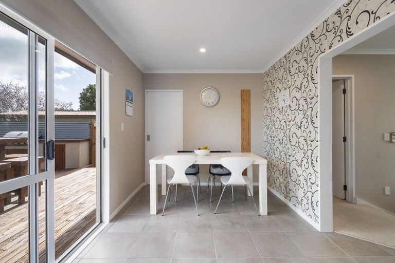 Photo of property in 21 Palliser Place, Milson, Palmerston North, 4414