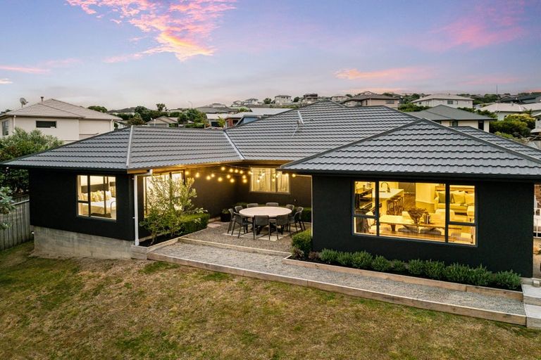 Photo of property in 8 Tararua Close, Aotea, Porirua, 5024