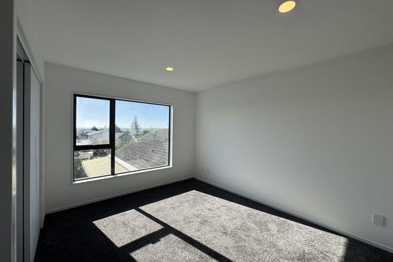 Photo of property in 12c Elcoat Avenue, Te Atatu South, Auckland, 0610