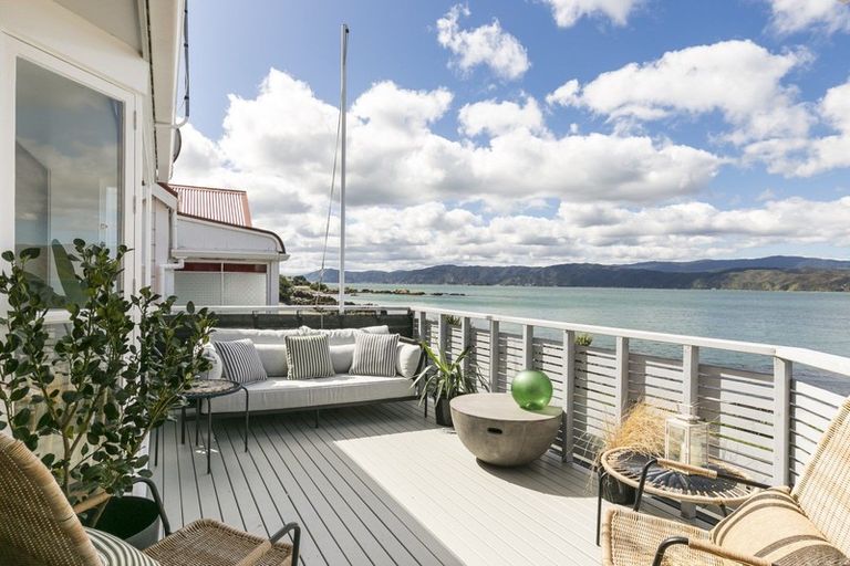 Photo of property in 283 Karaka Bay Road, Karaka Bays, Wellington, 6022