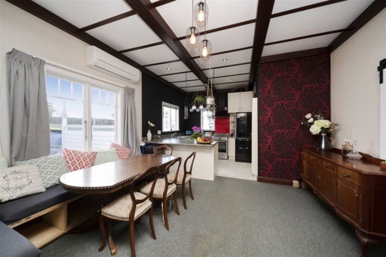 Photo of property in 30 Tauhuri Street, Manaia, 4612