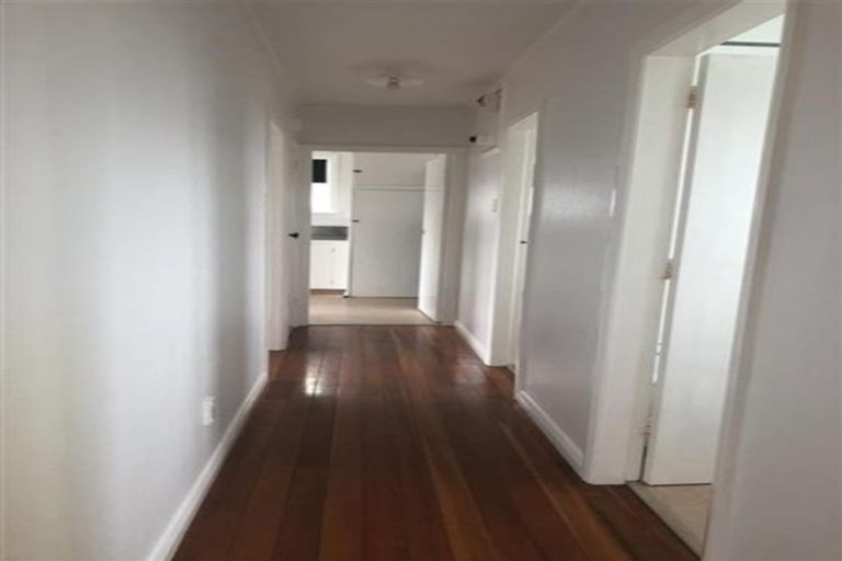 Photo of property in 9 Karaka Street, Merrilands, New Plymouth, 4312