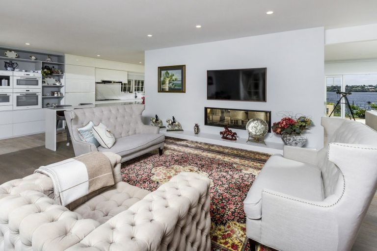 Photo of property in 40 Shakespeare Road, Milford, Auckland, 0620