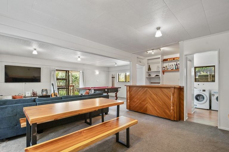 Photo of property in 1069 Scenic Drive North, Swanson, Auckland, 0816