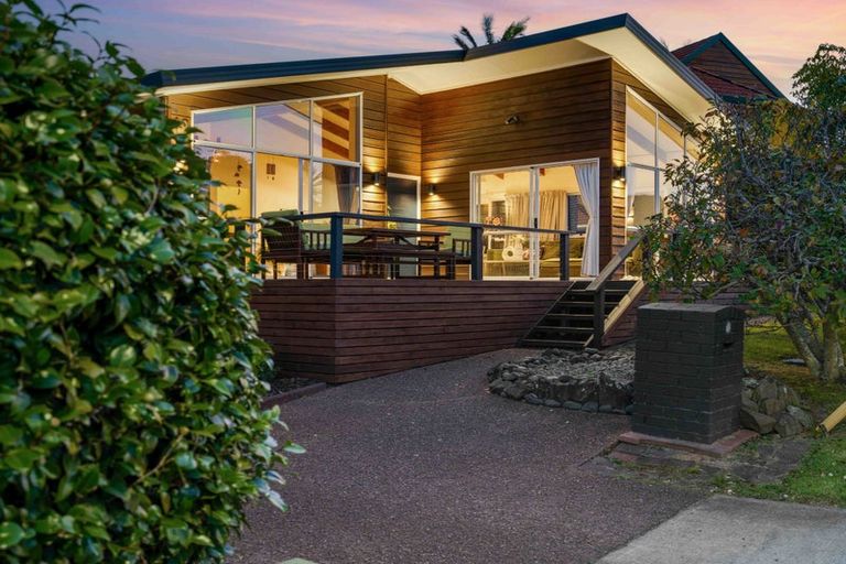 Photo of property in 19 Westpark Drive, West Harbour, Auckland, 0618