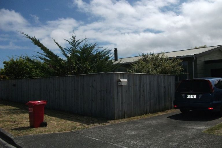 Photo of property in 2a Elder Grove, Paraparaumu, 5032
