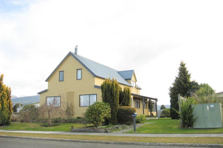 Photo of property in 7 Bowen Street, Te Anau, 9600