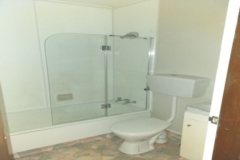 Photo of property in 26-26a Chartwell Drive, Crofton Downs, Wellington, 6035