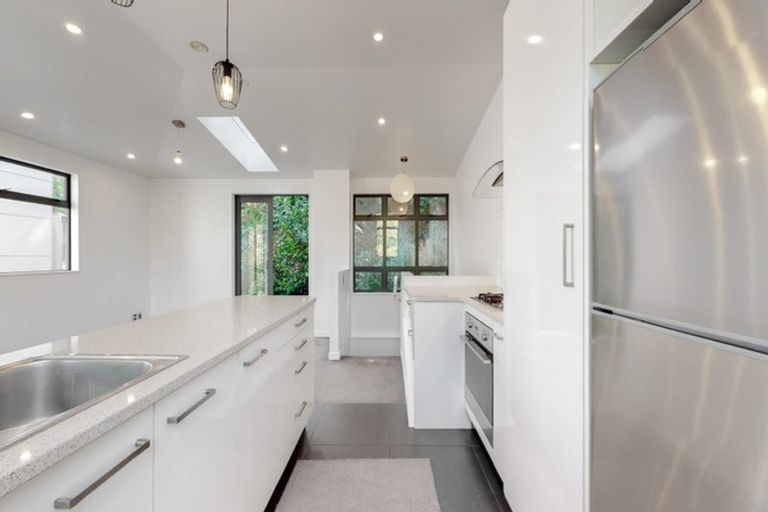 Photo of property in 15 San Sebastian Road, Kelburn, Wellington, 6012