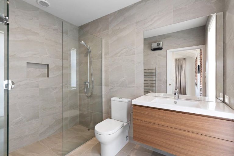 Photo of property in 2 Avalanche Place, Wanaka, 9305