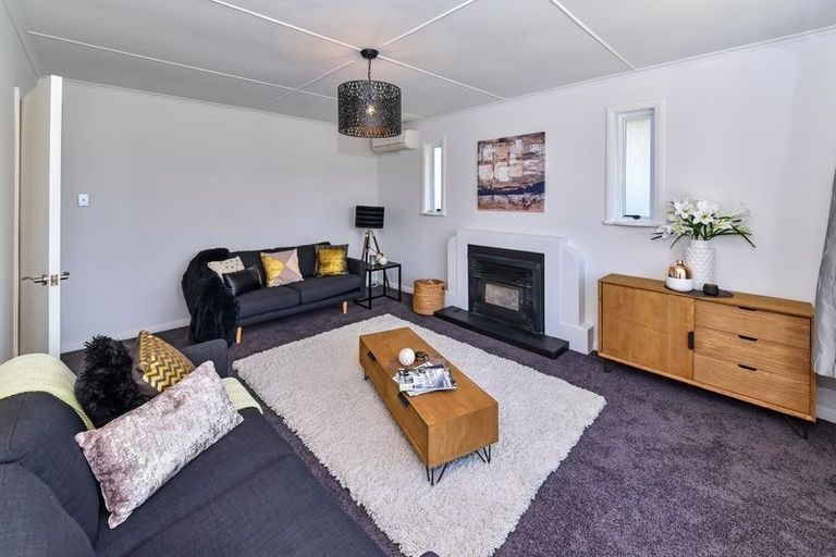 Photo of property in 37 Churchill Avenue, Manurewa, Auckland, 2102