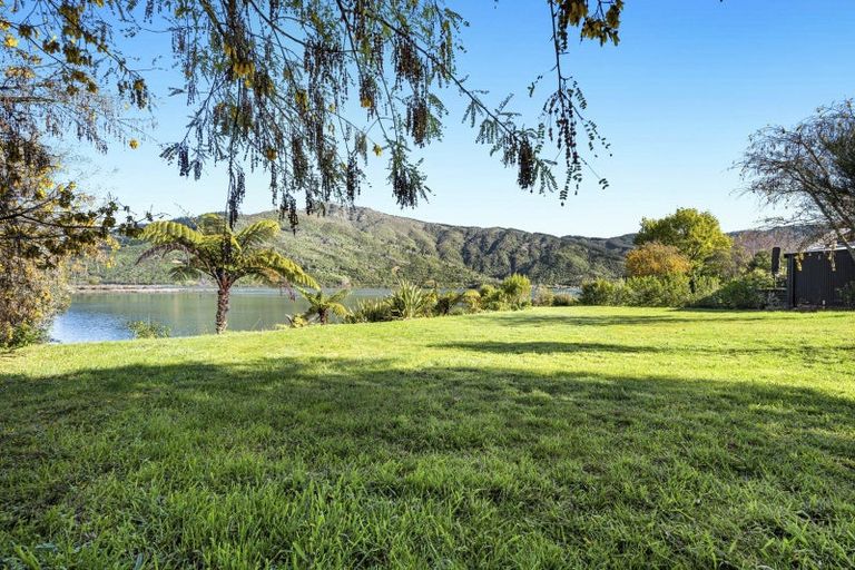 Photo of property in 1735 Queen Charlotte Drive, Linkwater, Picton, 7281