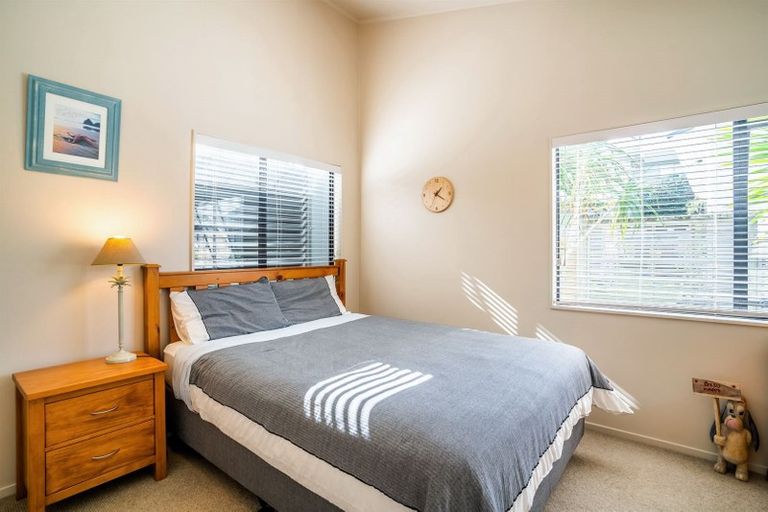 Photo of property in 2/9 Tipau Street, Torbay, Auckland, 0630