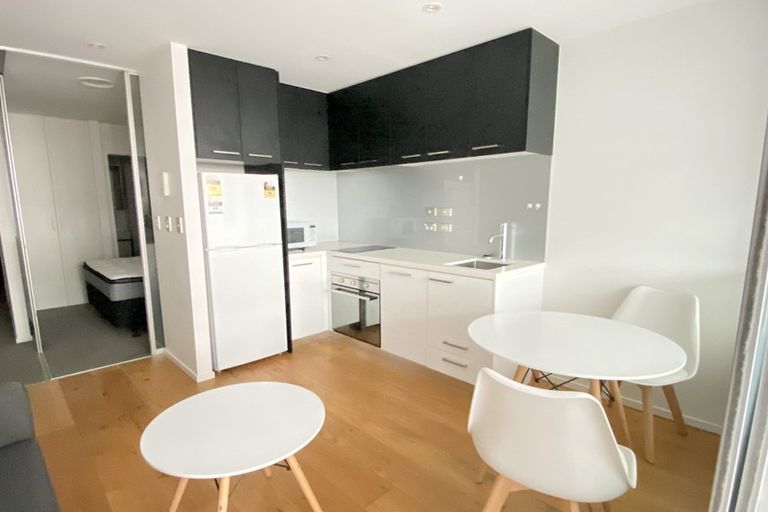 Photo of property in Queen's Residences, 404/8 Airedale Street, Auckland Central, Auckland, 1010