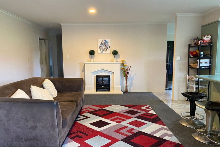 Photo of property in 18 Glen Bay Close, Pinehill, Auckland, 0632