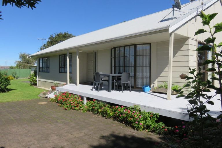 Photo of property in 15 Beihlers Road, Weymouth, Auckland, 2103