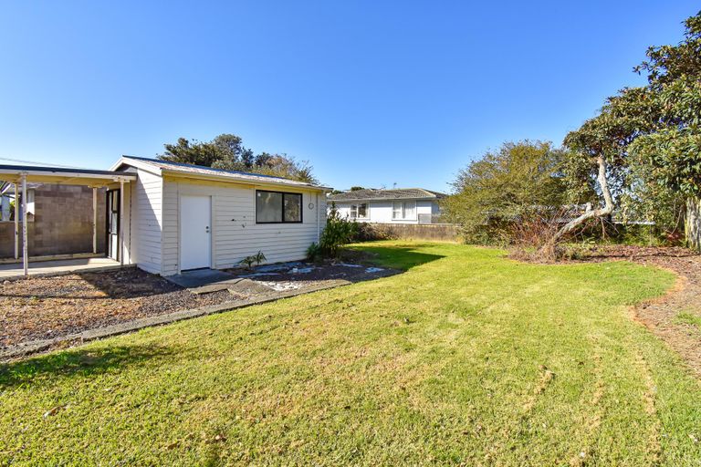 Photo of property in 4 Coles Place, Manurewa, Auckland, 2102