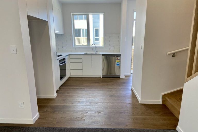 Photo of property in 2/30 Pirie Street, Mount Victoria, Wellington, 6011