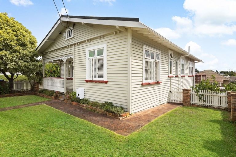 Photo of property in 29 Kingsway Avenue, Sandringham, Auckland, 1025