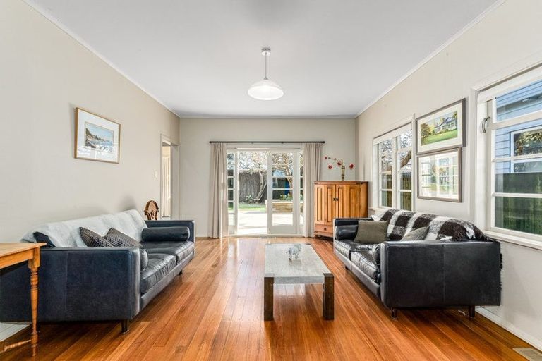 Photo of property in 218 Muritai Road, Eastbourne, Lower Hutt, 5013