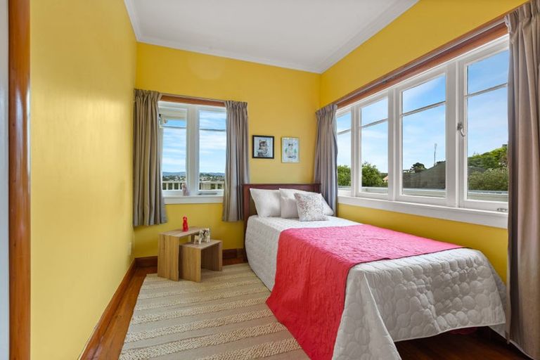 Photo of property in 1 Rubens Lane, West Harbour, Auckland, 0618