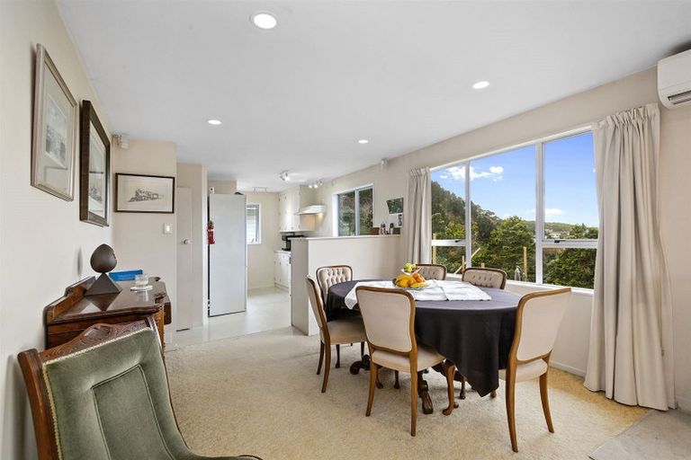 Photo of property in 8 Saint Aidans Way, Tawa, Wellington, 5028