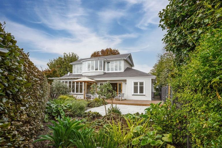 Photo of property in 1 Bradnor Road, Fendalton, Christchurch, 8052