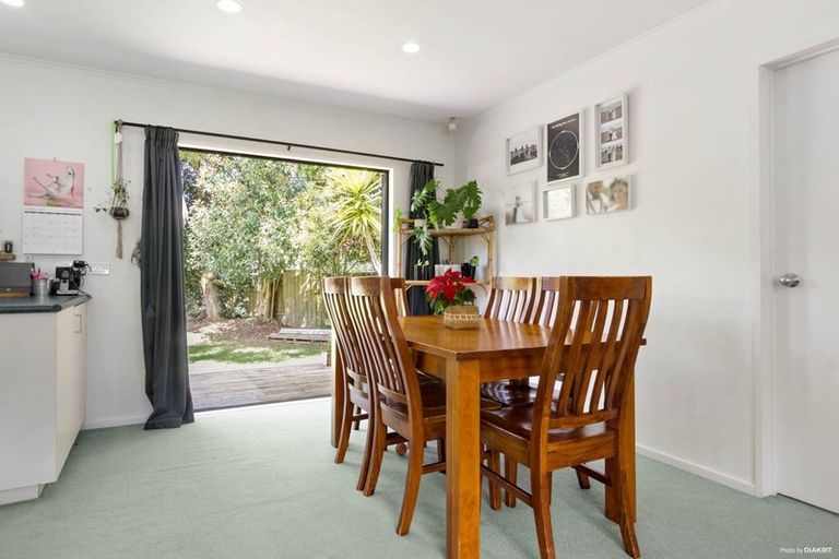 Photo of property in 52a Woodside Road, Massey, Auckland, 0614