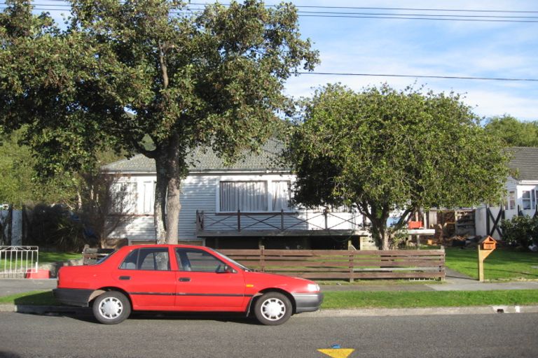 Photo of property in 3 Collett Street, Naenae, Lower Hutt, 5011