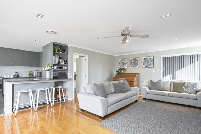 Photo of property in 8 Kiekie Road, Mangere Bridge, Auckland, 2022