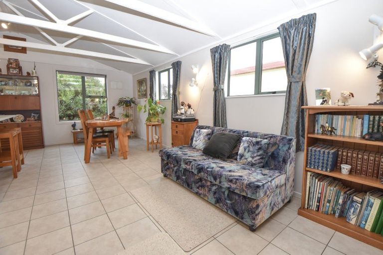 Photo of property in 6 Kupe Drive, Carterton, 5713