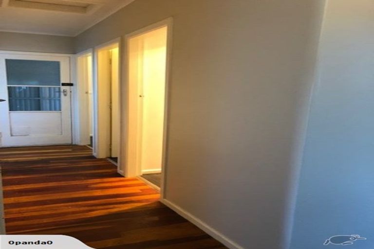 Photo of property in 147 Ruskin Road, Newlands, Wellington, 6037