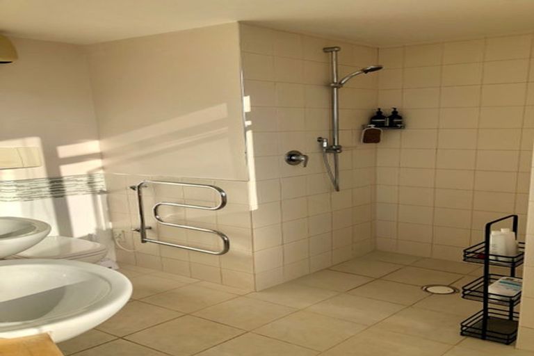 Photo of property in 2/90 Kitchener Road, Milford, Auckland, 0620