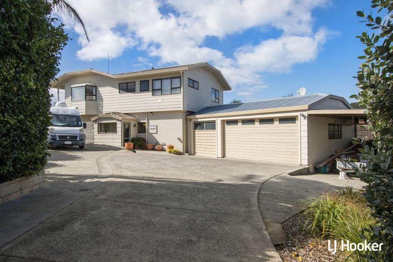 Photo of property in 16 Pohutukawa Drive, Athenree, Katikati, 3177