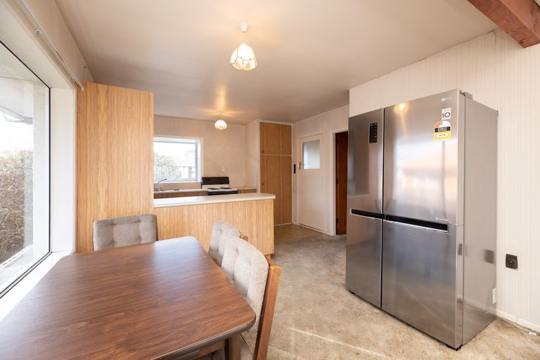 Photo of property in 406 Main North Road, Redwood, Christchurch, 8051