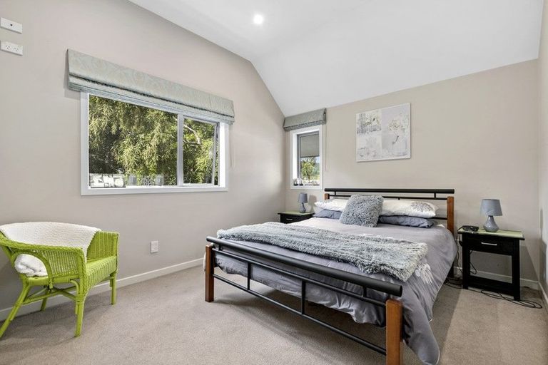 Photo of property in 42 Heretaunga Square, Silverstream, Upper Hutt, 5019