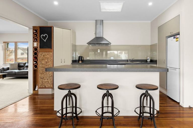 Photo of property in 23 Guthrie Road, Havelock North, 4130