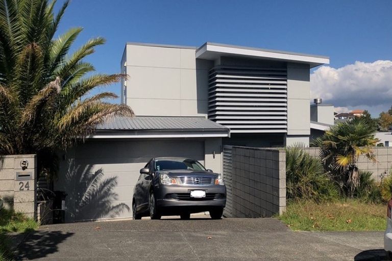 Photo of property in 24 Harrowglen Drive, Northcross, Auckland, 0632