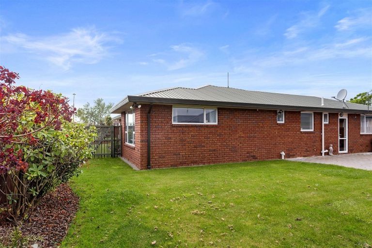 Photo of property in 16 Thistledown Place, Woolston, Christchurch, 8062