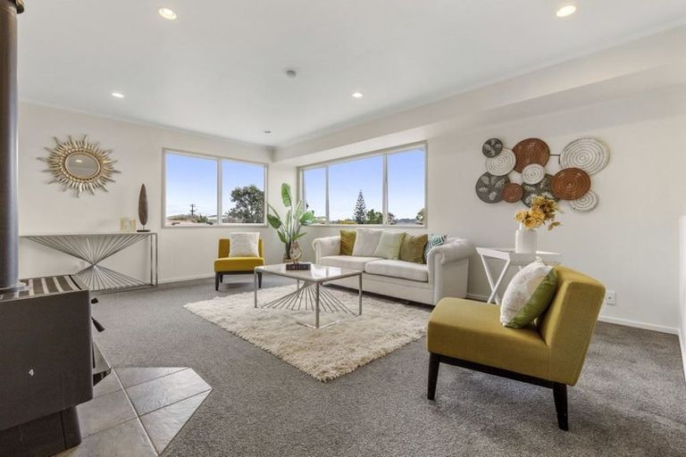 Photo of property in 10 Tamahere Drive, Glenfield, Auckland, 0629