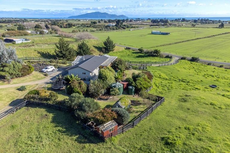 Photo of property in 24 Harakeke Road, Te Horo, Otaki, 5581