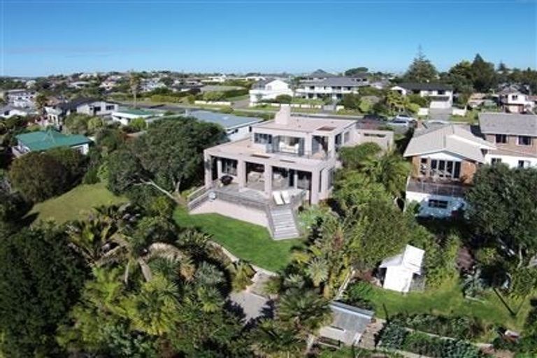 Photo of property in 102 Pacific Parade, Army Bay, Whangaparaoa, 0930