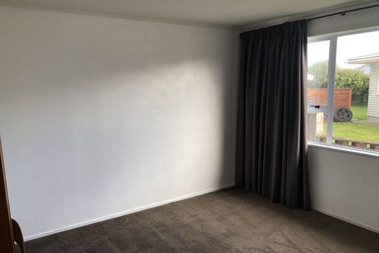 Photo of property in 12 Riversdale Drive, Merrilands, New Plymouth, 4312