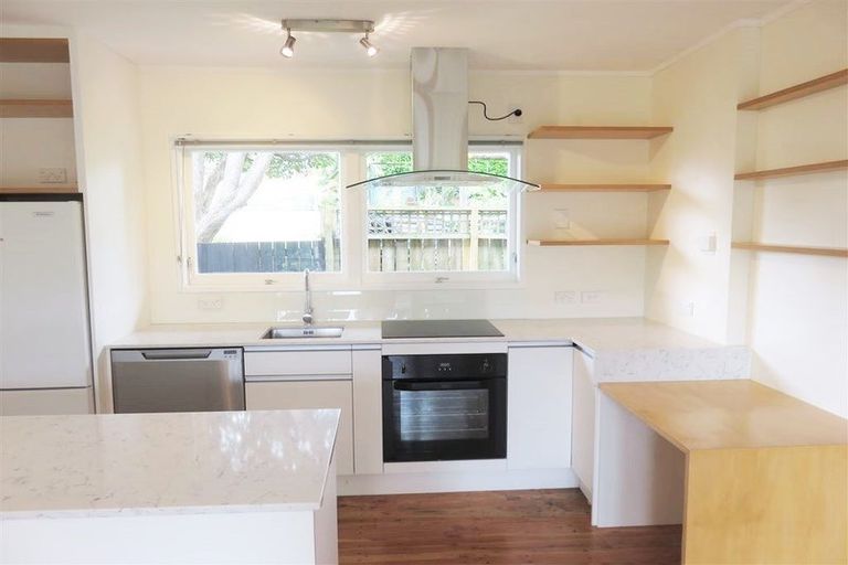 Photo of property in 8/77 Old Lake Road, Narrow Neck, Auckland, 0624