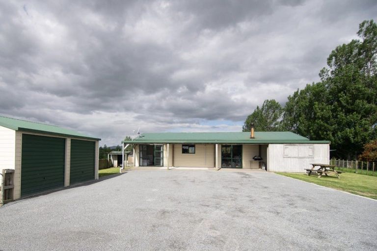 Photo of property in 293 Koputarao Road, Koputaroa, Shannon, 5575
