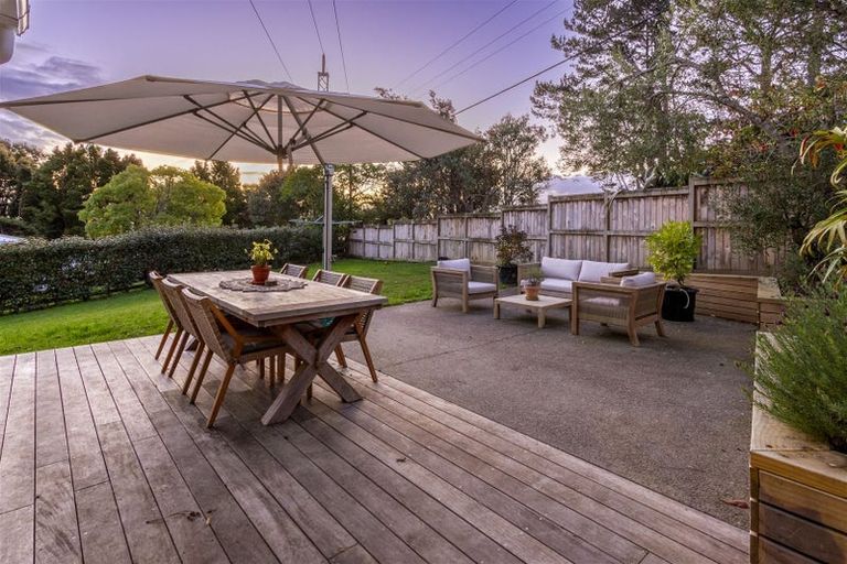 Photo of property in 19 Bernard Magnus Lane, Greenhithe, Auckland, 0632