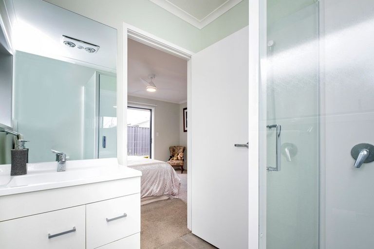 Photo of property in 24 Grooby Place, Havelock North, 4130