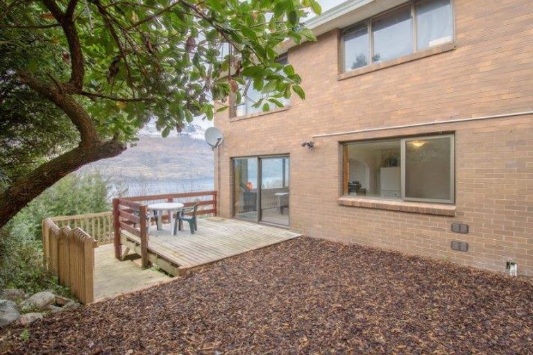 Photo of property in 73a Wynyard Crescent, Fernhill, Queenstown, 9300