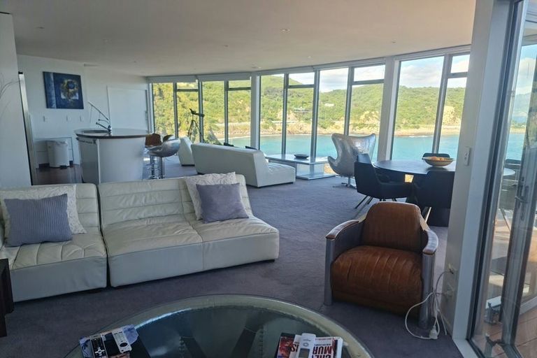 Photo of property in 114 The Esplanade, Houghton Bay, Wellington, 6023