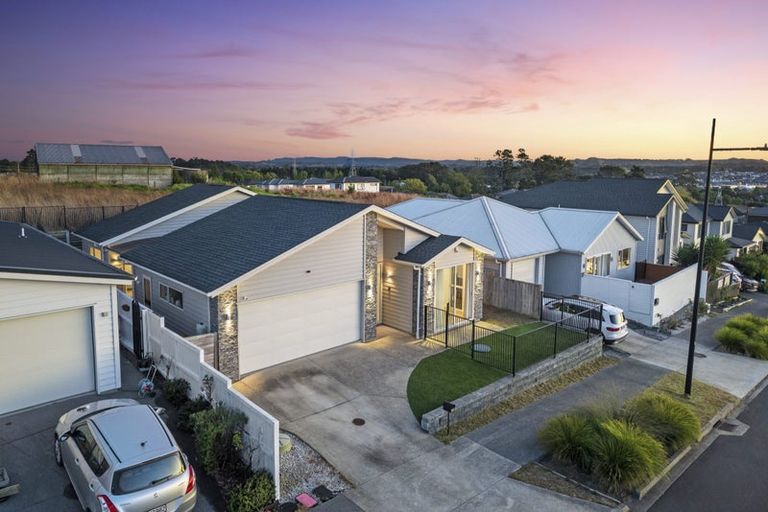 Photo of property in 10 Barrique Road, Kumeu, 0810